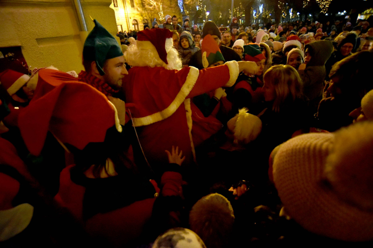 Így érkezett Ceglédre a Mikulás