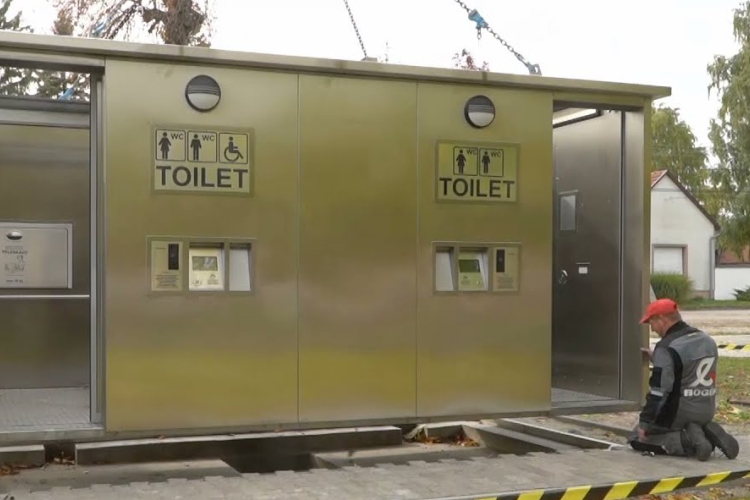Megrongálták az okos WC-t