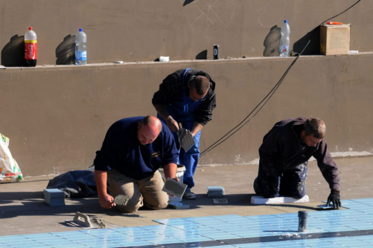 Városi Strandfürdő - Labda a medencében