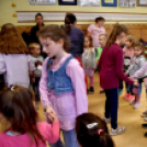 Közös éneklés és játékos foglalkozások