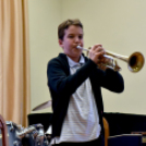 Hangszerbemutató és hangszersimogató a zenesuliban