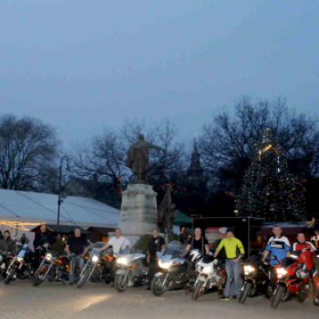 Motorosok a Szabadság téren