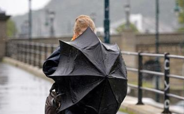 Viharos szél, eső és borulás