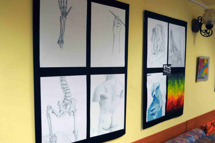 Kiállítás a gimiben