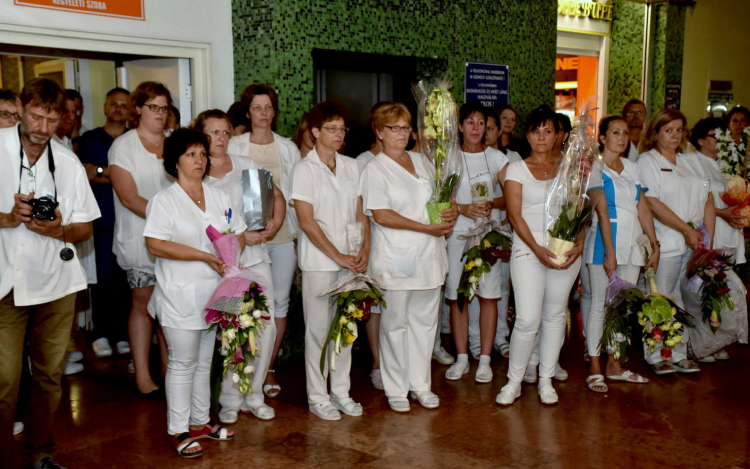 A kórházi dolgozókat köszöntötték