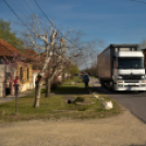 Villanyoszlopokat döntött ki egy kamionos Cegléden