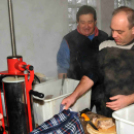 Csemői hagyományos hurkatöltő verseny