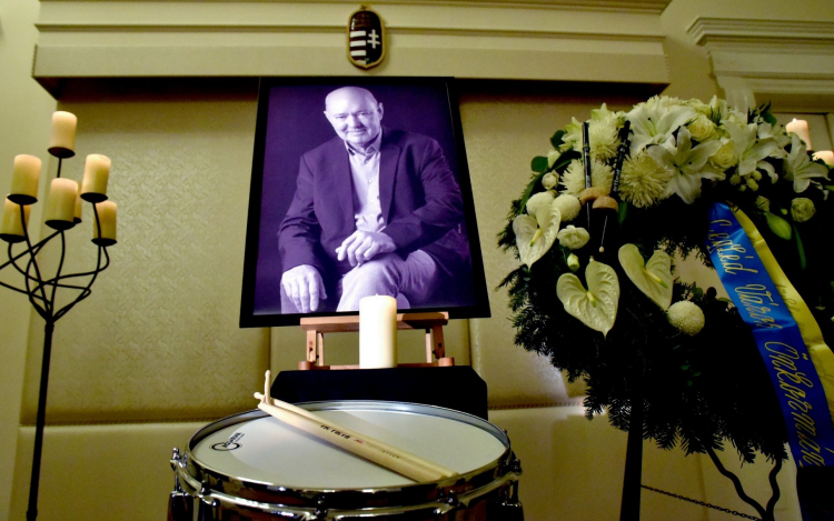 Búcsúzott a város Kármán Sándortól