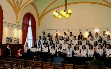 Leánykarnézőben a lengyel küldöttség