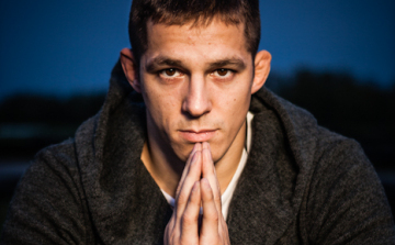 A horgászbotok pihennek, Szöcsi nagyvadra les