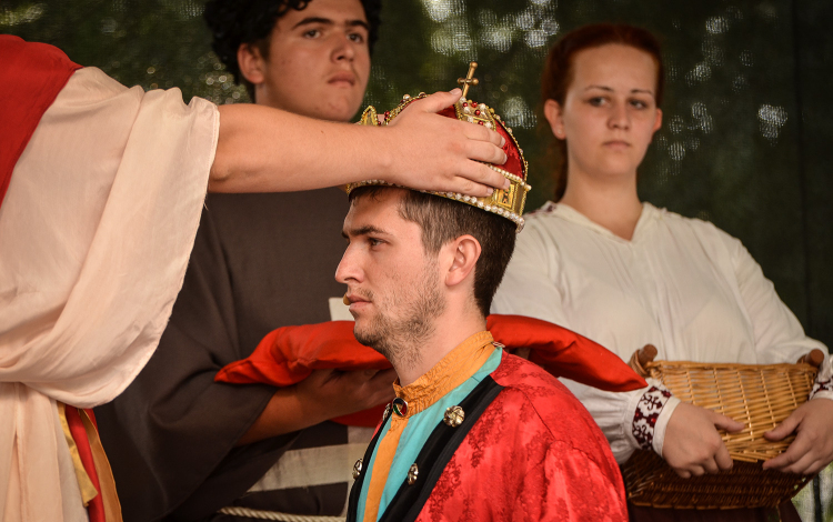 Cegléd is megkoronázta a maga Istvánját 