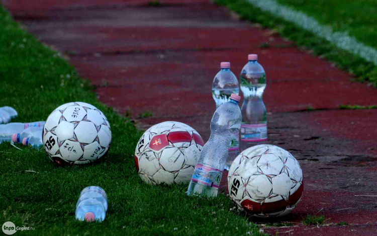 Két ellentétes félidő