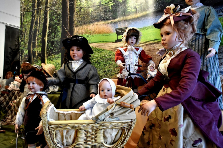 Porcelánbaba kiállítás