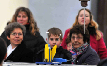 A Föld forog. Győződj meg róla a saját szemeddel!