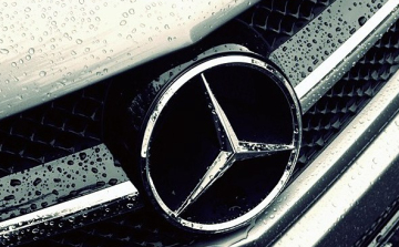 Szponzori megállapodást kötött a Mercedes a Ceglédi Kék Cápákkal