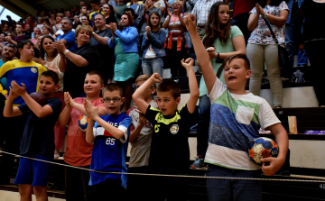 Kiszolgálták a közönséget a kézis fiúk