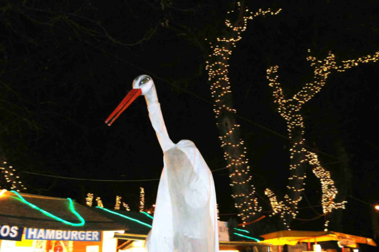 Óriások a Szabadság téren