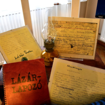 Négyszögletű Kerek kiállítás 