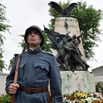 Hősök napja Cegléden