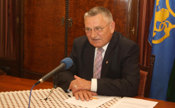 Földi László a migráns kérdésről, kerékpárútról, M4-esről