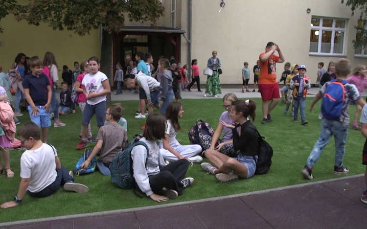 Birtokba vették a megújult udvart