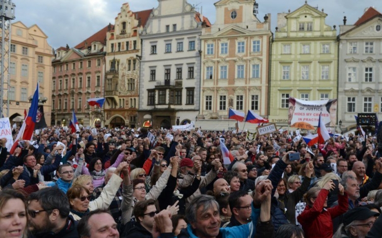 Babis: az utcai tüntetések nem fognak kormányváltáshoz vezetni Csehországban