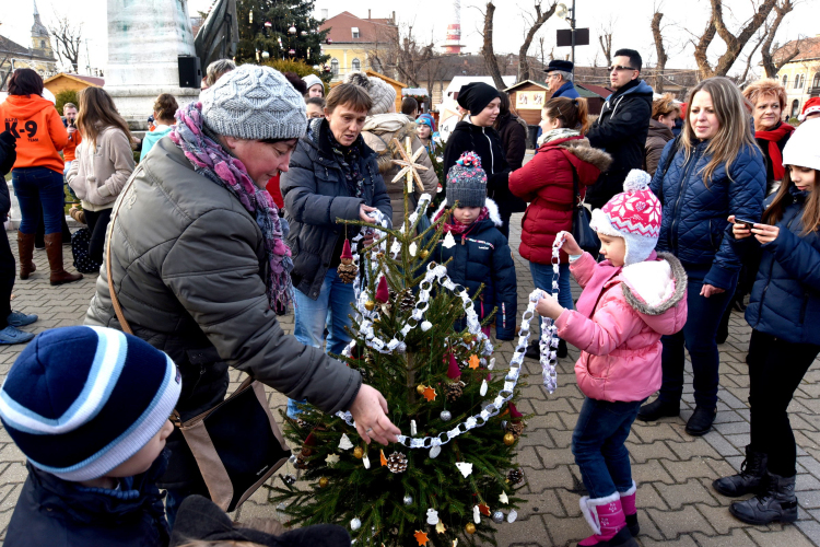 Karácsonyfa díszítő verseny