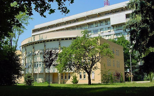 Csak sürgősségi ellátás van