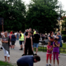 Demonstráció az éjszakai autóversenyzés ellen