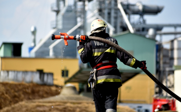 Kigyulladt egy munkagép Nagykőrösön