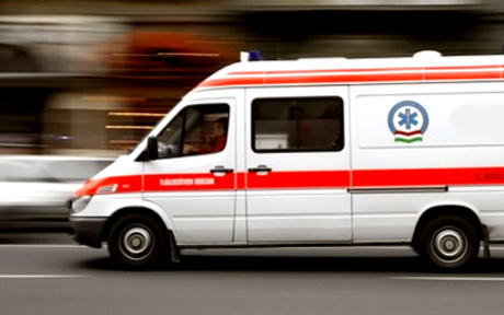 Árokba hajtott egy autó