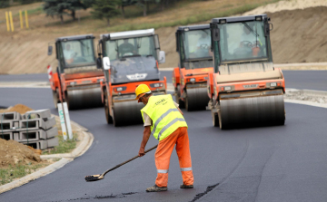 Októberben kezdődik az M4-es építése