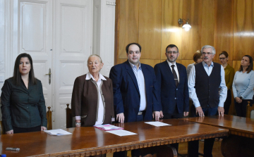 Esküt tettek, alakuló ülést tartottak