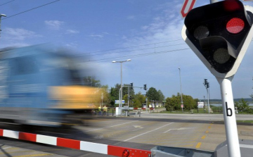 Lezárják a vasúti átjárót