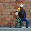 Városi Strandfürdő – Már burkolnak