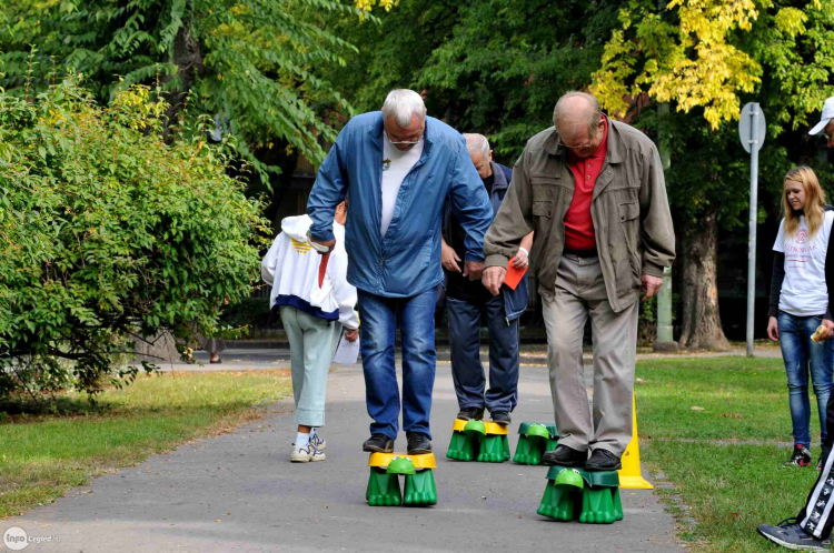 Egy program a régebb óta fiataloknak