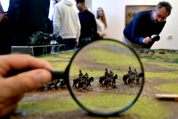 Csudáknak éve - kiállítás a Ceglédi Galériában