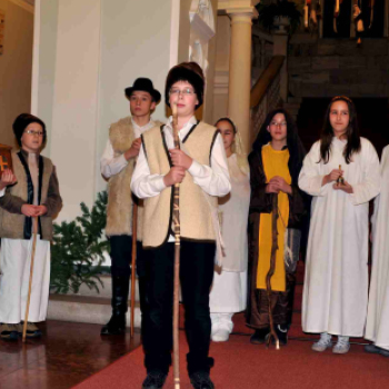 Betlehemezés a Városháza aulájában