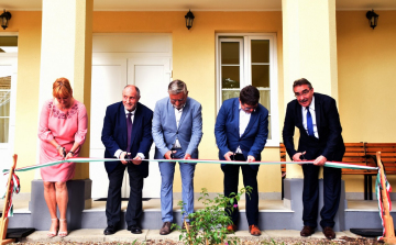 Ünnepélyesen felavatták a Losontzi EGYMI autista ellátást végző új telephelyét