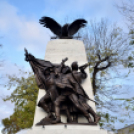 Gyertyagyújtás az emlékműnél