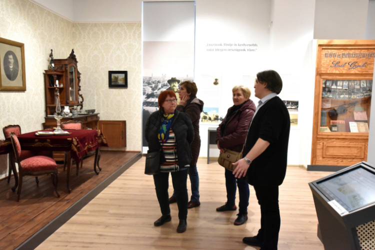 Tárlatvezetések a múzeumban