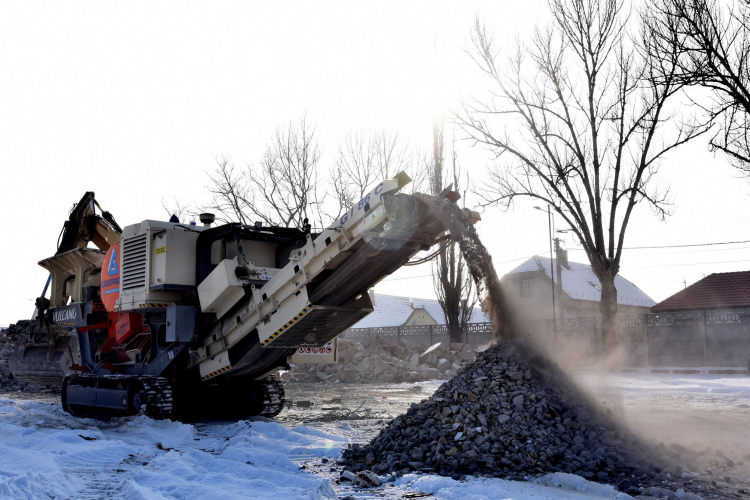 Bedarálják a lelátót