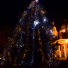 Gyönyörű karácsonyi fénybe borult a Szabadság tér