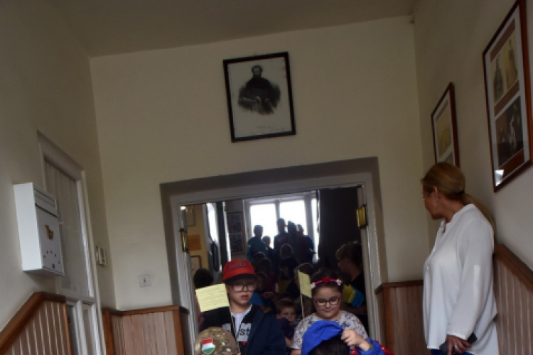 Interaktív hangszerbemutató