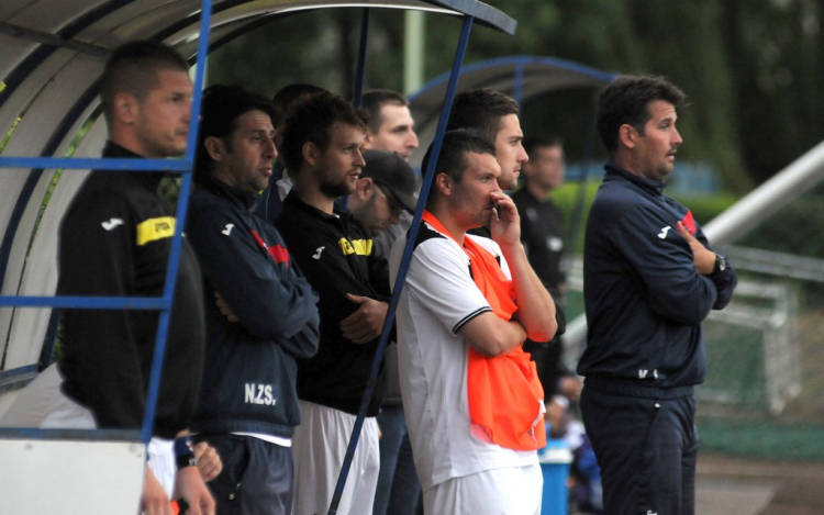 Balhé az osztályozó körül