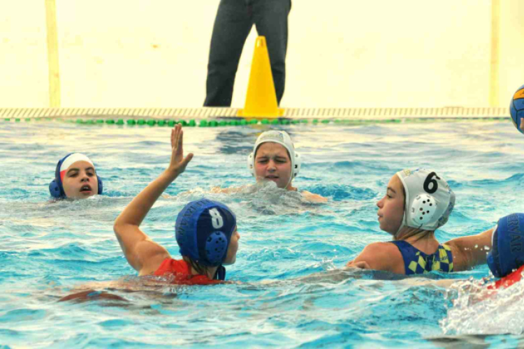 Vízilabda-lány CVSE-Fehérvár 9-14