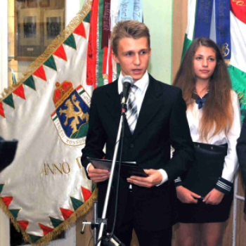 Hősök és koszorúk