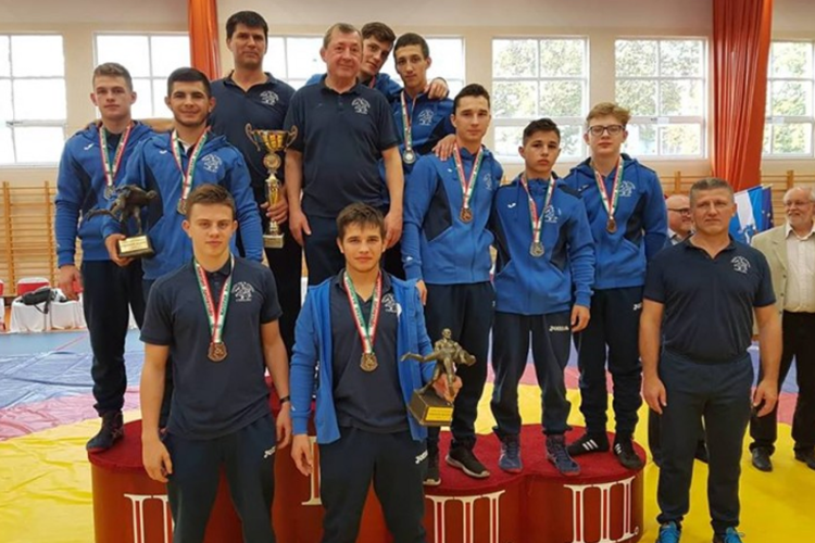 Birkózás: nagy fölénnyel nyerték a ceglédiek a csapatversenyt