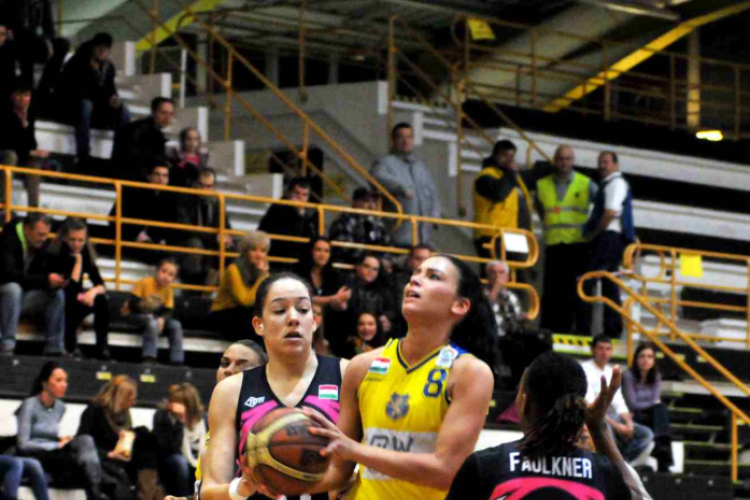 CEGLÉDI EKK–PINKK PÉCSI 424 64–75 