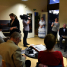 Zenés kávéház a könyvtárban